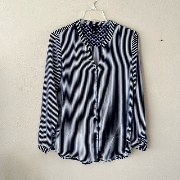 H & M Button-down Blouse V-neck Long Sleeves Size 6 Navy With White Stripes - Picture 2 of 13
